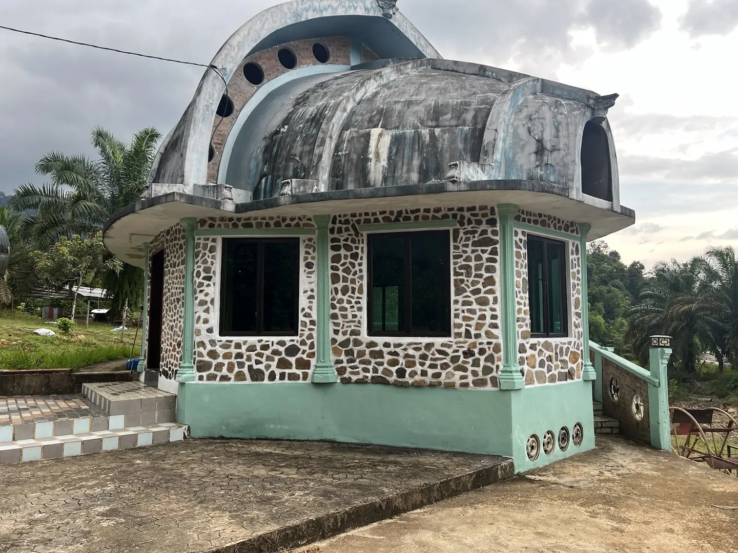 Surau unik berbentuk penyu